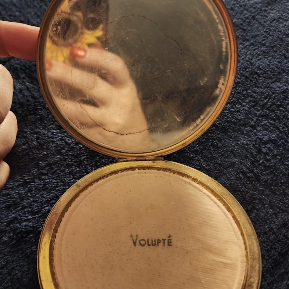 Vintage Volupte Compact